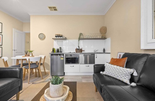Calare Villa | Marcotta Guest Suite | Moments to Golf Course