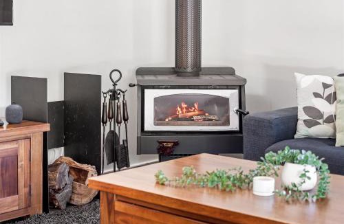 Dawesville House | Margs In Mandurah- Classic Family Holiday Abode!
