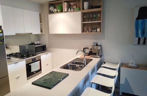 Maribyrnong Apartment | Marina View Apartment on the Maribyrnong River