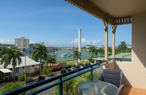 South Townsville Apartment | Marina View Studio - Steps away from CBD, Ferry & Stadium