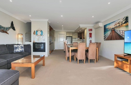 Hawks Nest House | Mariners Mark 1 - panoramic views of the Myall River