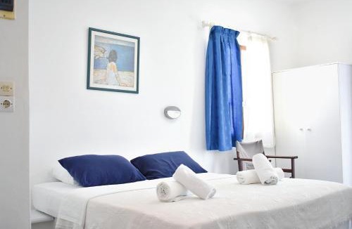 Merichas Hotel | Martinos Studios, Merihas port