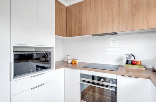 Manly Apartment | Marvellous Manly with Parking!