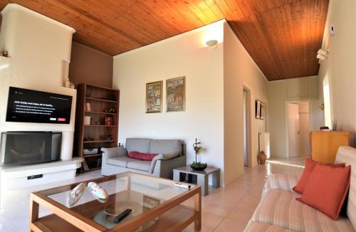 Astros House | Mata's Spacious Apartment