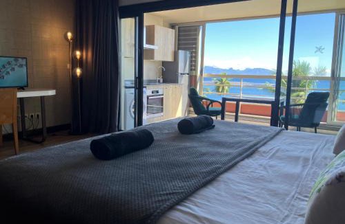 Arue Apartment | Matavai View - Premium Oceanfront Suite - piscine - vue mer