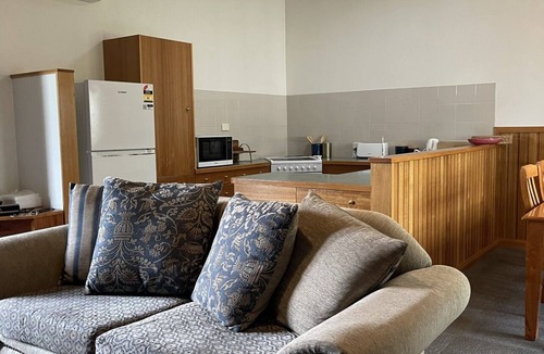 Franklin House | Mathinna House is a four bedroom heritage home in the heart of Franklin.