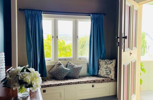 Franklin House | Mathinna House is a four bedroom heritage home in the heart of Franklin.
