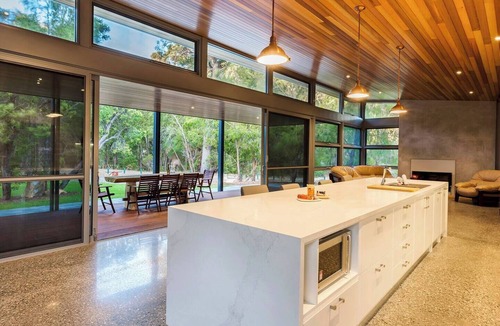 Dunsborough House | Maybrook Minutes from Meelup Beaches and Dining