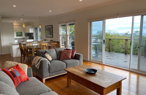 McCrae House | McCrae: location, location! Boasting bay views with the beach a 5 minutes walk.