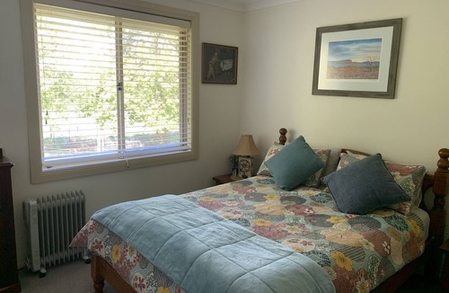Calare Bed & Breakfast | Melaleuca Retreat: Pet friendly, near bushwalks, wineries & restaurants. EV.