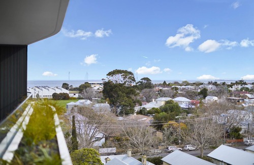 Williamstown Apartment | Melbourne Apt Resort Facilities Parking Optional