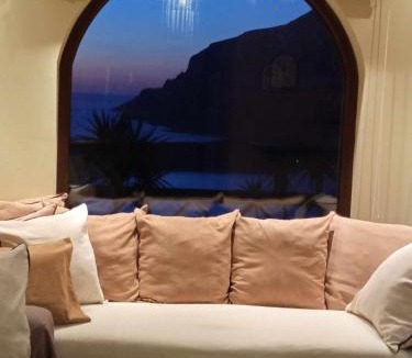 Kamari House | Melodia Home