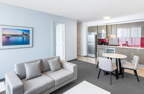 Haymarket Apartment | Meriton Suites Campbell Street, Sydney