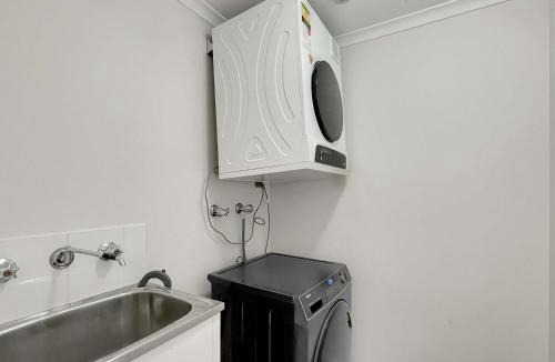 Camperdown Apartment | MetaWise Cozy 1BR City Pad W Parking Near RPA & Sydney Uni