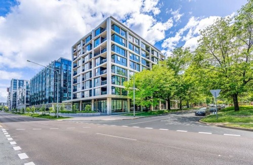 Reid Apartment | Metropol 3 Comfy Luxury Central Free Parking