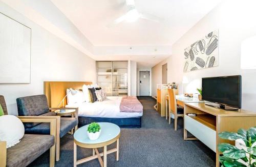 Darwin City Centre Apartment | Metropolis Mirage - A Poolside CBD Studio