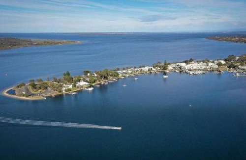 Metung Apartment | Metung Akora 2Bdrm Apartment 4 Pets and Boats welcome