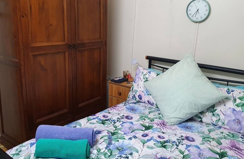 Mount Morgan Bed & Breakfast | Meyenburg House, Front Room, Budget Double Room with Shared Bathroom & Kitchen