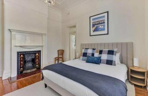 Katoomba House | Mia Mia - 4BR Federation Home with Fireplaces