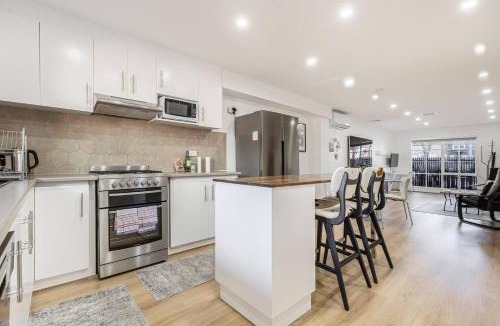 Port Melbourne House | Mia's Place - Victorian Terrace with Modern Comfort
