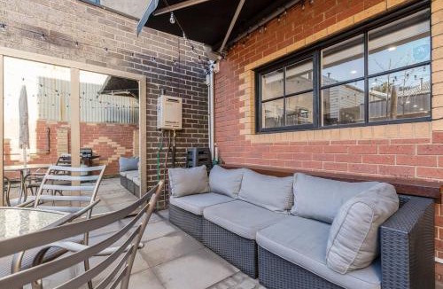 Port Melbourne House | Mia's Place - Victorian Terrace with Modern Comfort