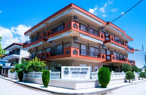 Paralia Dionysiou Apartment | Milonas House Apartments