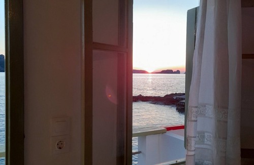 Milos House | Milos By The Sea – Seafront House
