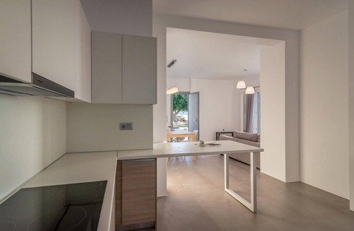 Apollonia Apartment | MilosWaves Ground Floor Apartment
