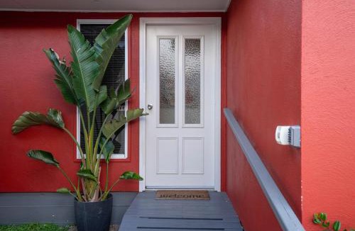 Milton House | Milton Village Retreat - secluded comfort