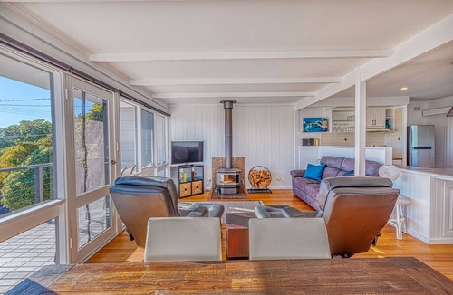 St Helens House | Mimosa Holiday House - A perfect base to explore the coast