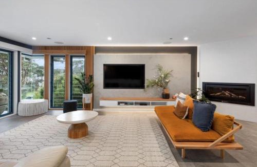 Hyams Beach House | Mimosa Lodge - 250m to Chinamans Beach in Jervis Bay!