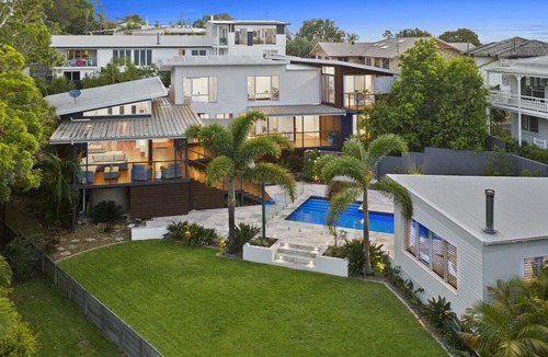Noosa Heads House | Minutes from Hastings Street