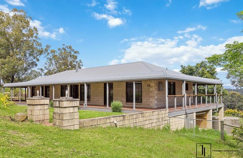 Malua Bay House | Minutes to Malua Bay Beach | Sunset Vista Retreat