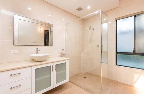 Cable Beach Bed & Breakfast | Minyirr Retreat: Tropical paradise close to Cable Beach.