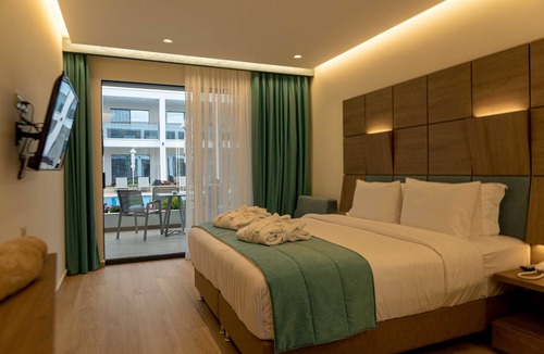 Polichrono Hotel | Mirror Hotel