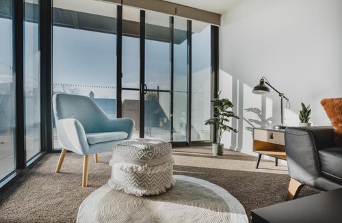 Braddon Apartment | Modern 1-Bed Apartment on Lonsdale St