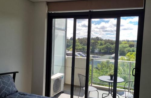Belconnen Apartment | Modern 1 Bedroom apartment with Pool, Gym & Water Views