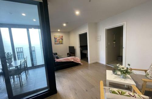 Brunswick Apartment | Modern 1BD Apt w free parking in central Brunswick
