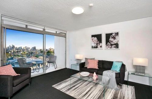 Cremorne Apartment | Modern 2BR Apartment with Views HARIS