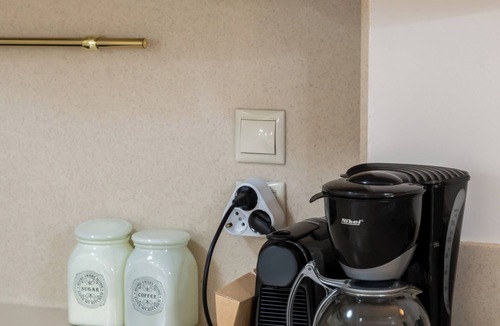 Ampelokipoi Apartment | Modern 2BR apt: hot tub, steps from metro