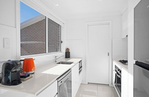 Warilla House | Modern 3 bedroom townhouse 750m to the beach and foreshore in Lake Illawarra