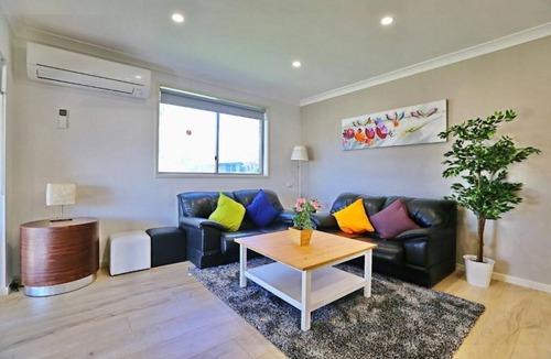 McDougalls Hill House | Modern 4-Bedroom Large House Close to Singleton CBD Hunter Valley