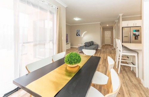 Cloverdale House | Modern 4X2 Perth house near Stadium/Casino/Airport