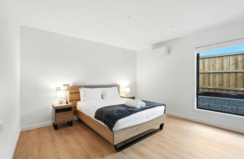 Old Beach House | Modern and Accessible, Old Beach