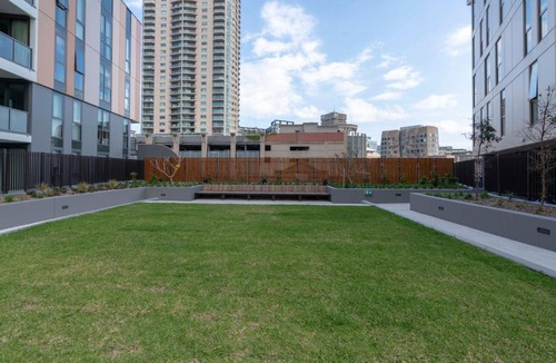 Chinatown Apartment | Modern Apartment in Darling Harbour