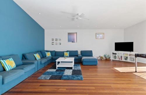 Toowoon Bay House | Modern Beach Mansion 2 Minutes from Water