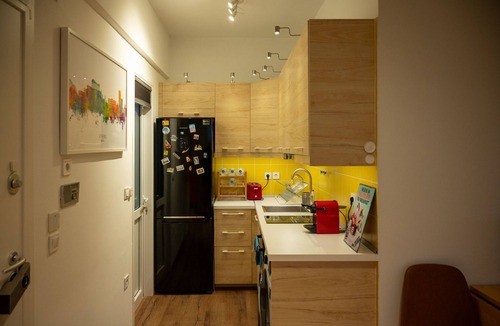 Kypseli Condo | Modern Bright Cozy Top-floor Apartment & Terrace.