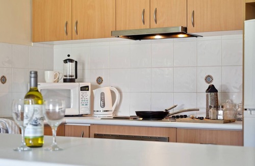 Halls Head Apartment | Modern canal apartment sleeps 2
