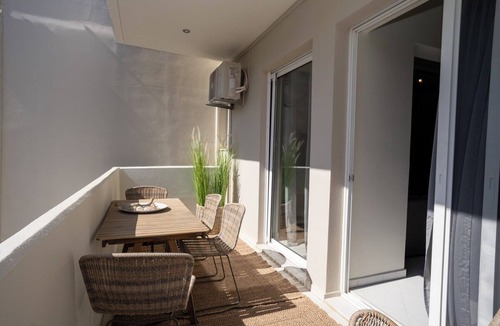 Petaloudes Apartment | Modern central apartment for couples with 2 balconies - relax in style