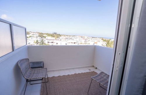 Petaloudes Apartment | Modern central apartment for couples with 2 balconies - relax in style